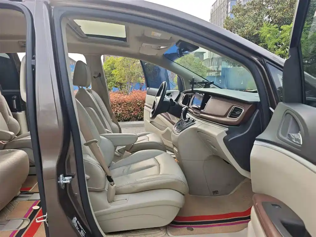 Buick GL8 2015 2.4L Luxury Business Exclusive Edition фото 4