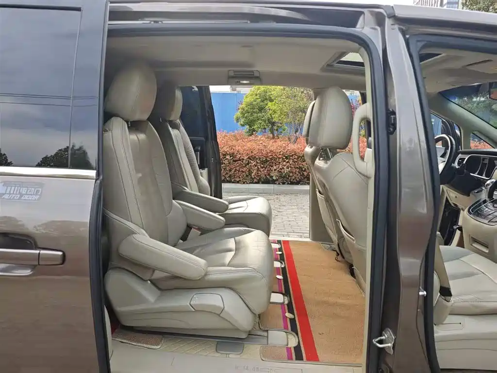 Buick GL8 2015 2.4L Luxury Business Exclusive Edition фото 5