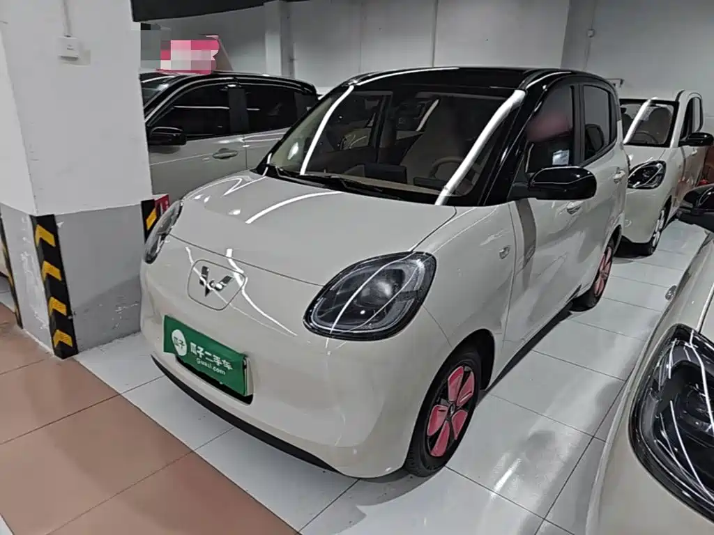 Wuling Motors Hongguang MINIEV 2025 4-Door Premium+ Edition
