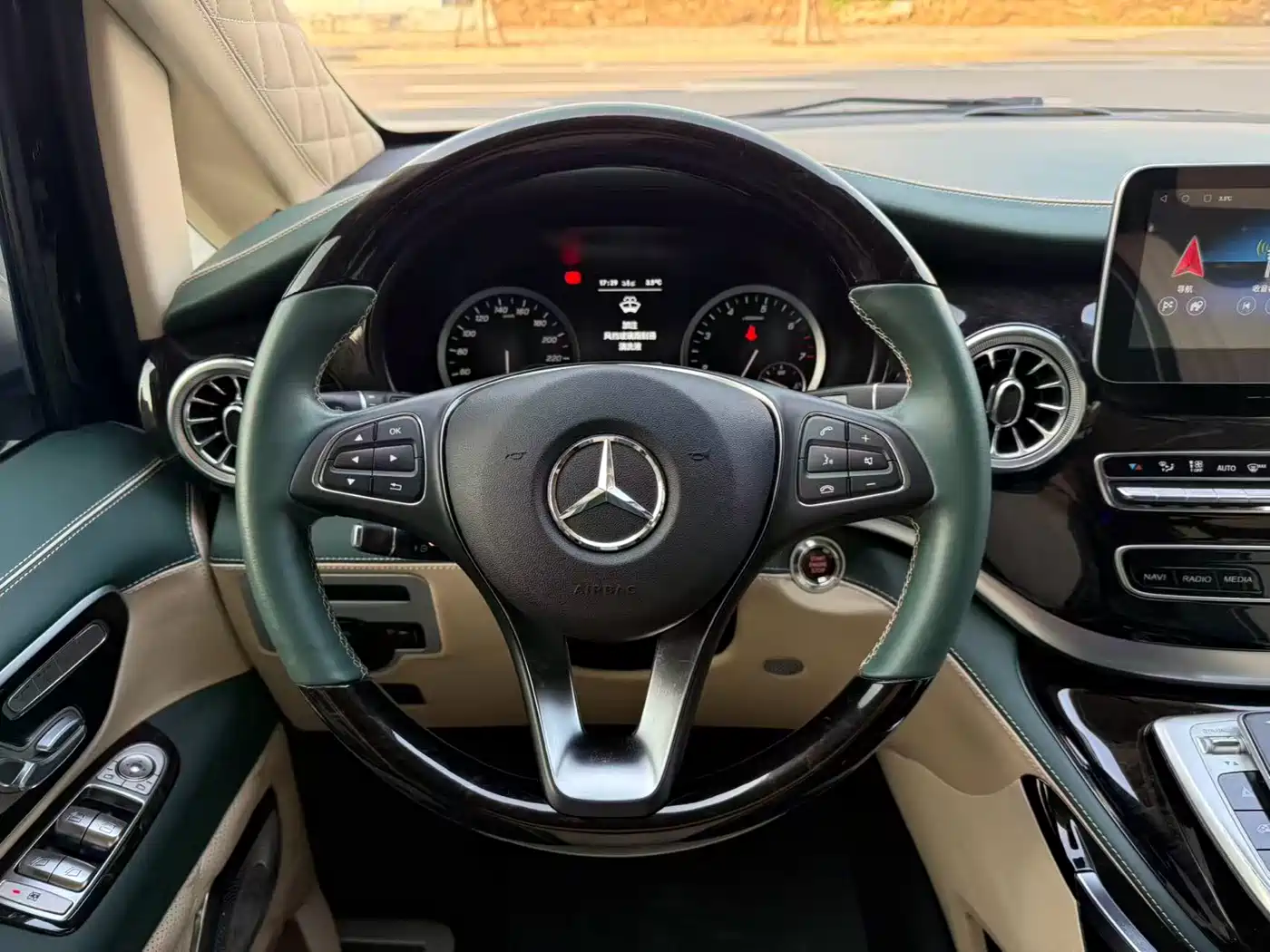 Mercedes-Benz Vito 2021 2.0T Business Edition 7-seater фото 11