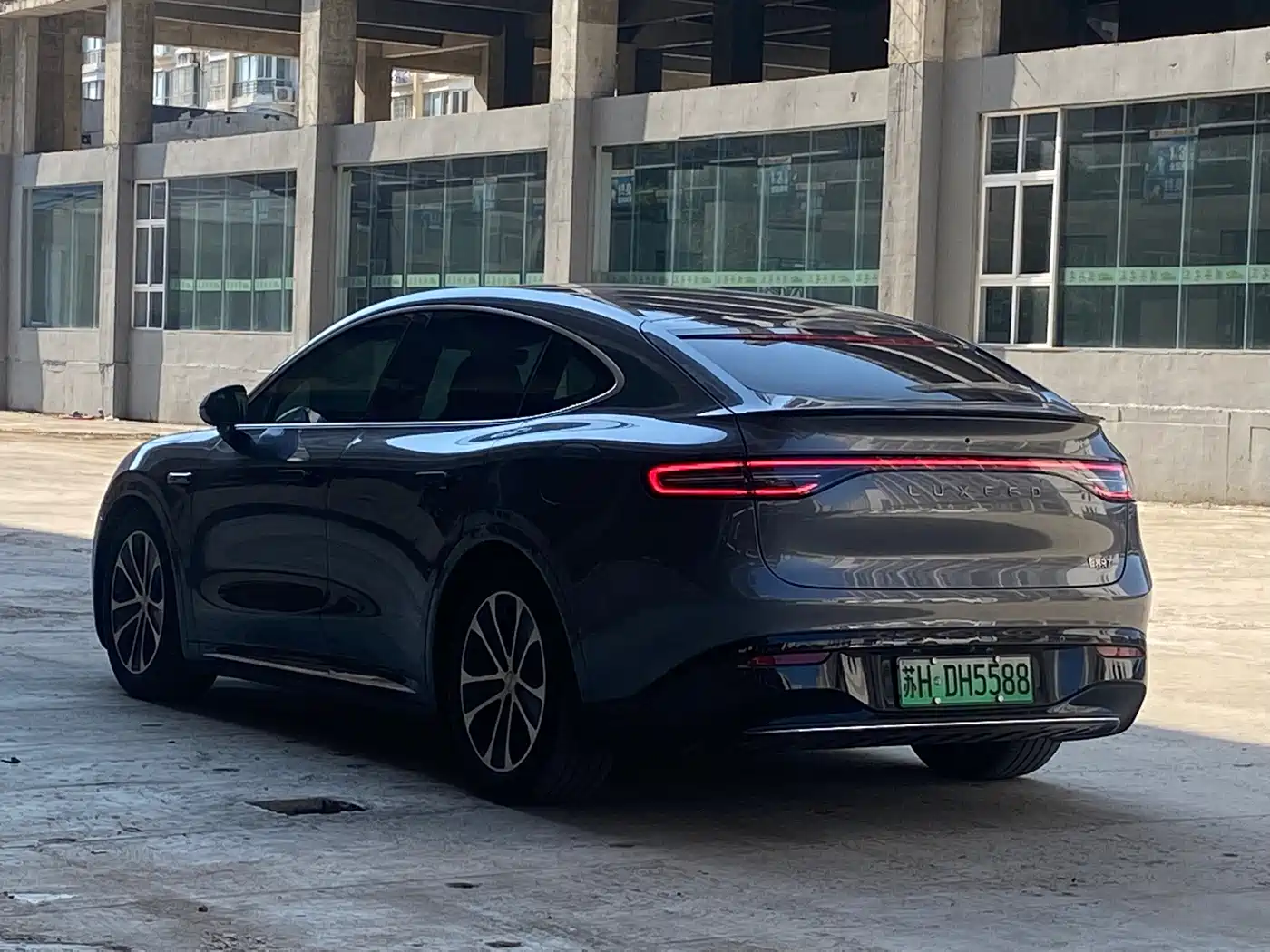 Фото 7 - Zhijie Luxeed R7