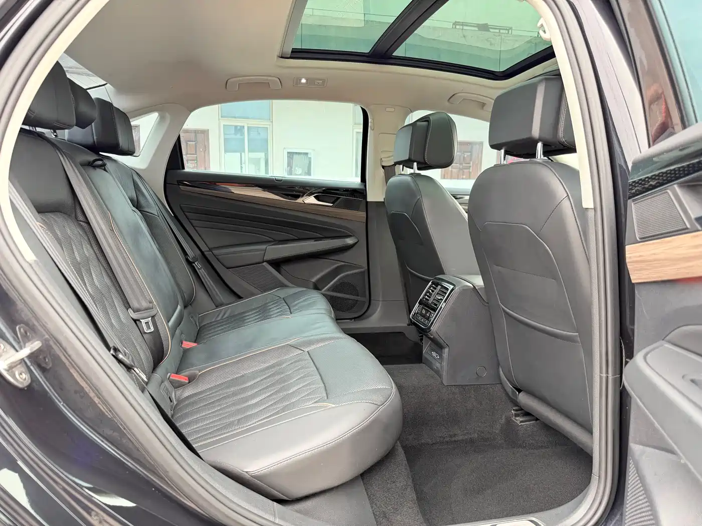 Volkswagen Passat 2019 Model 380TSI Luxury Edition China VI фото 16