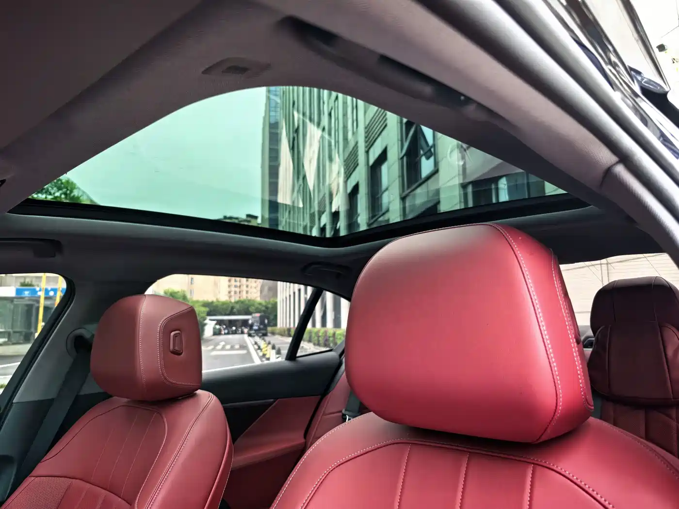BMW 5 Series 2024 530Li Leading M Sport Package фото 9