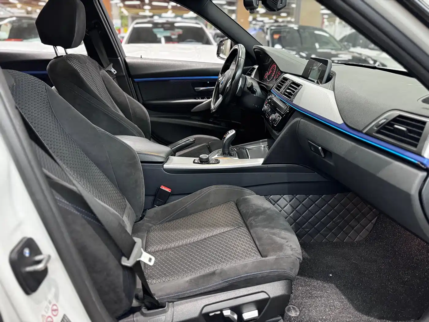 BMW 3 Series 2018 320i M Sport Package фото 36