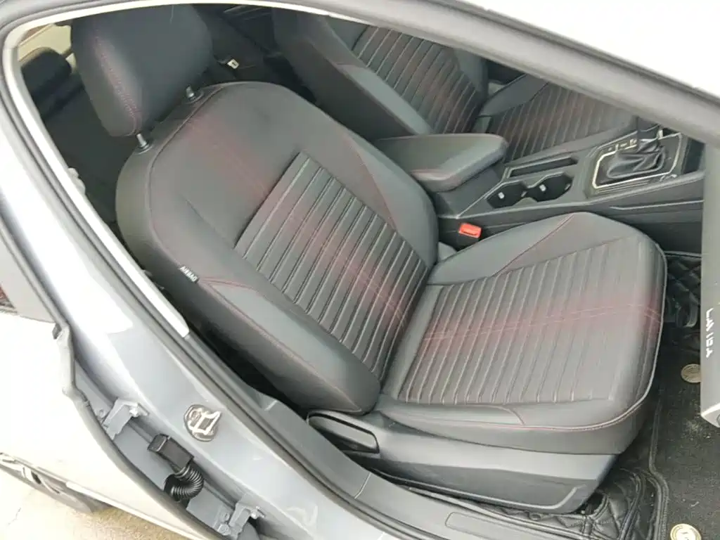 صورة 25 - Volkswagen Lavida