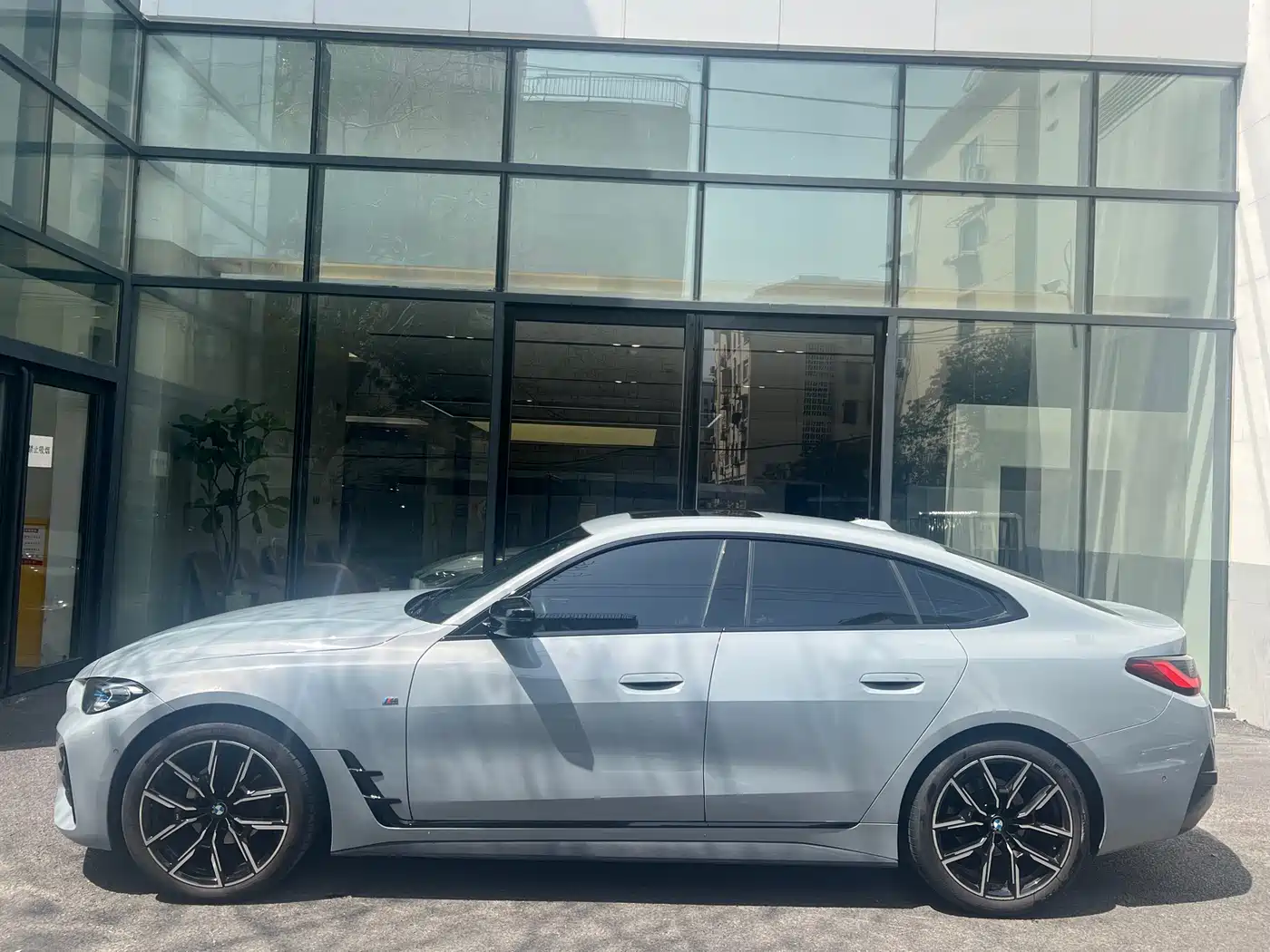 BMW 4 Series 2023 425i Gran Coupe M Sport Shadowline Package фото 4