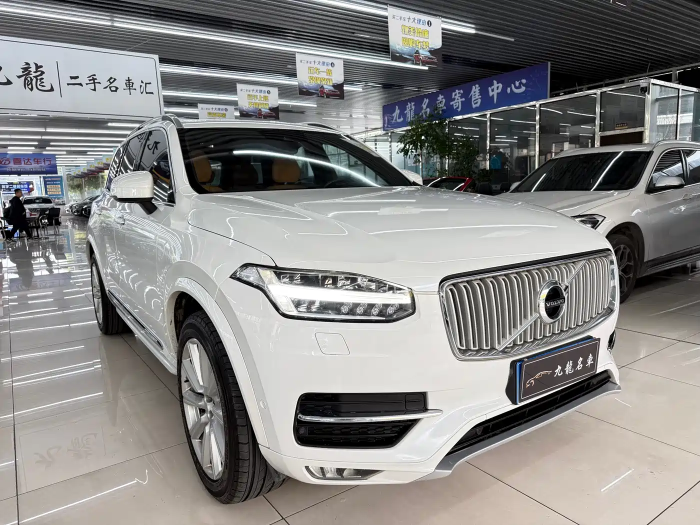 VOLVO XC90