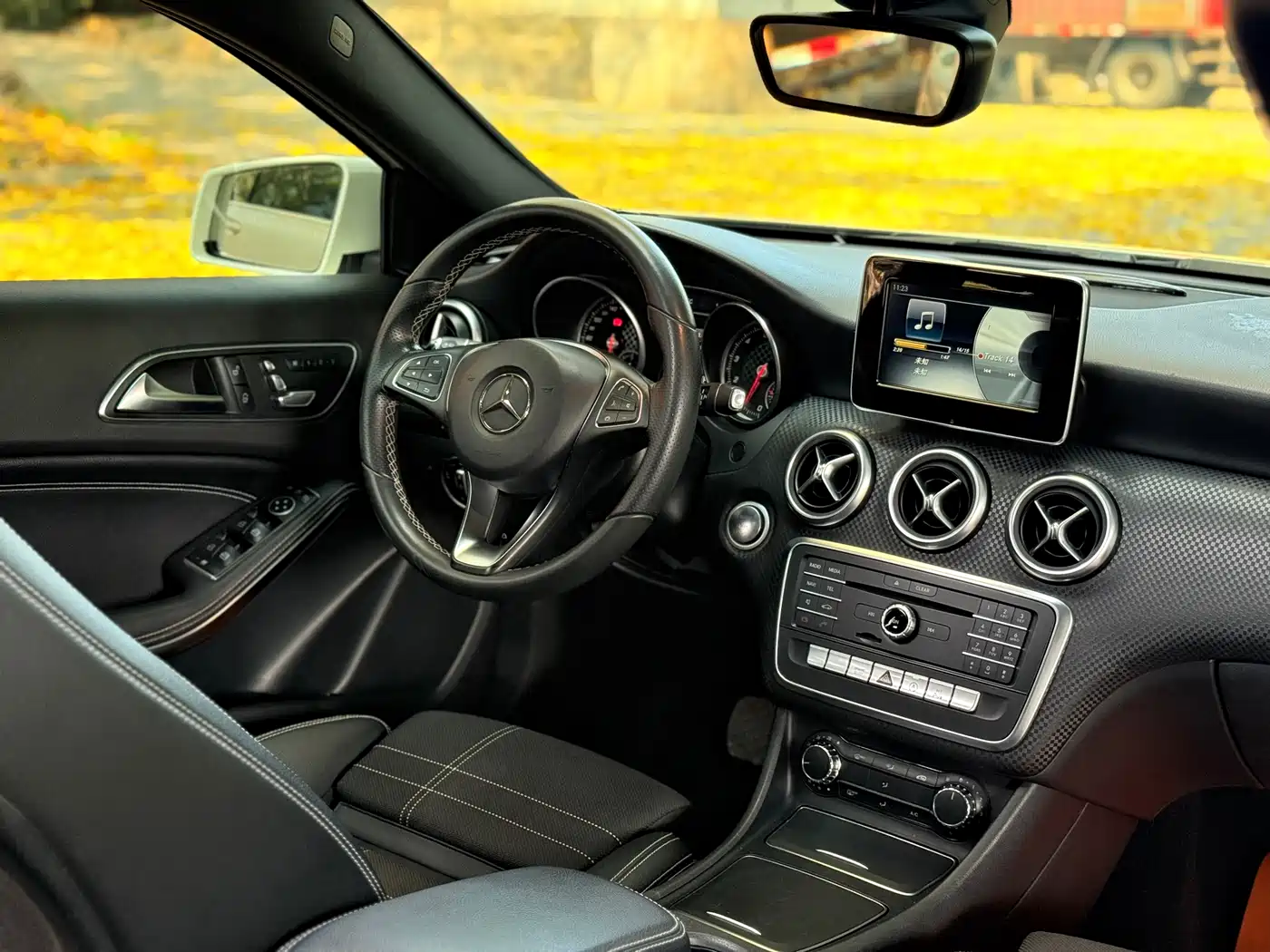 Mercedes-Benz A-Class (Import) 2017 A 200 Fashion Edition фото 12