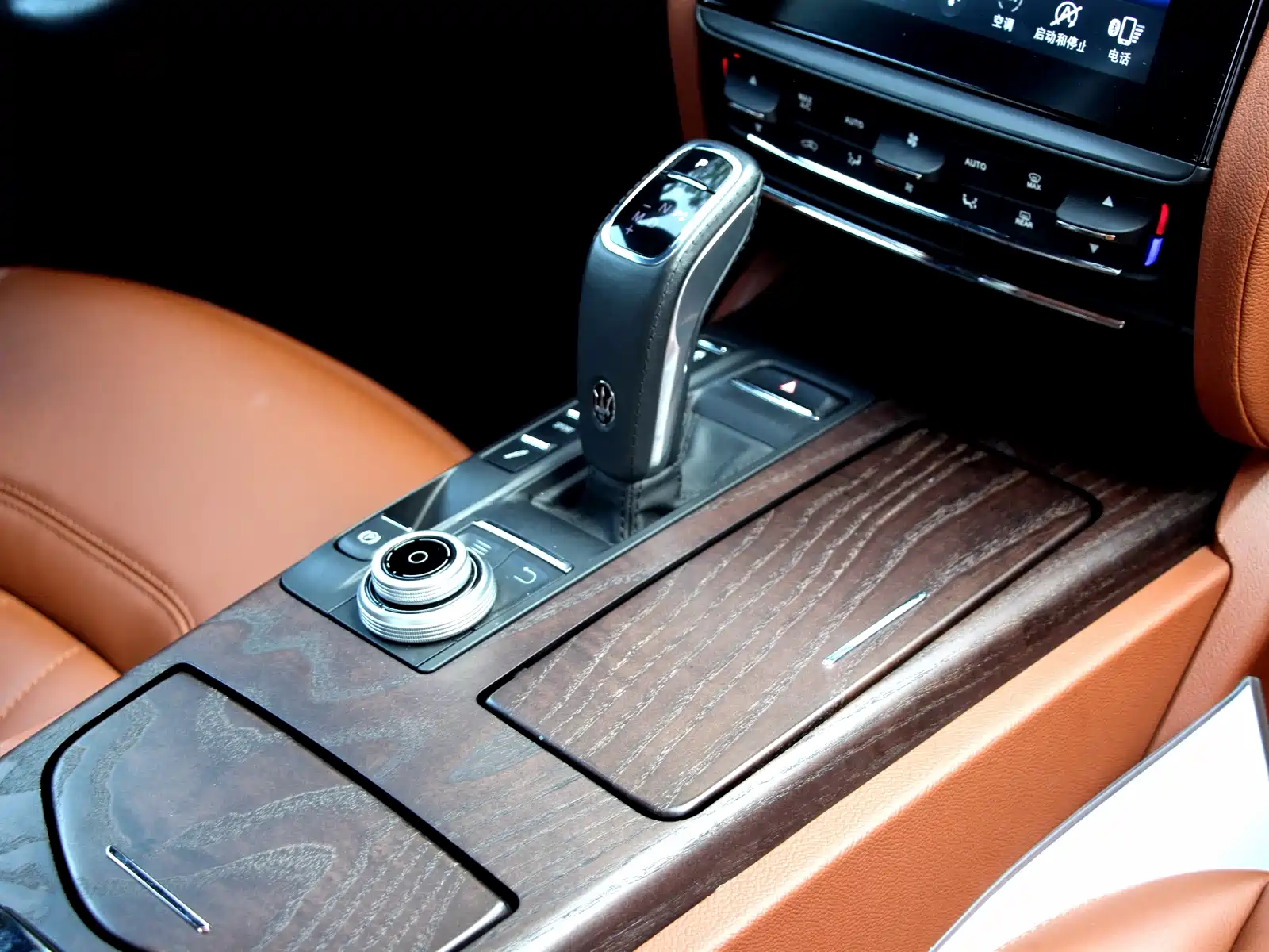 Фото 17 - Maserati Quattroporte