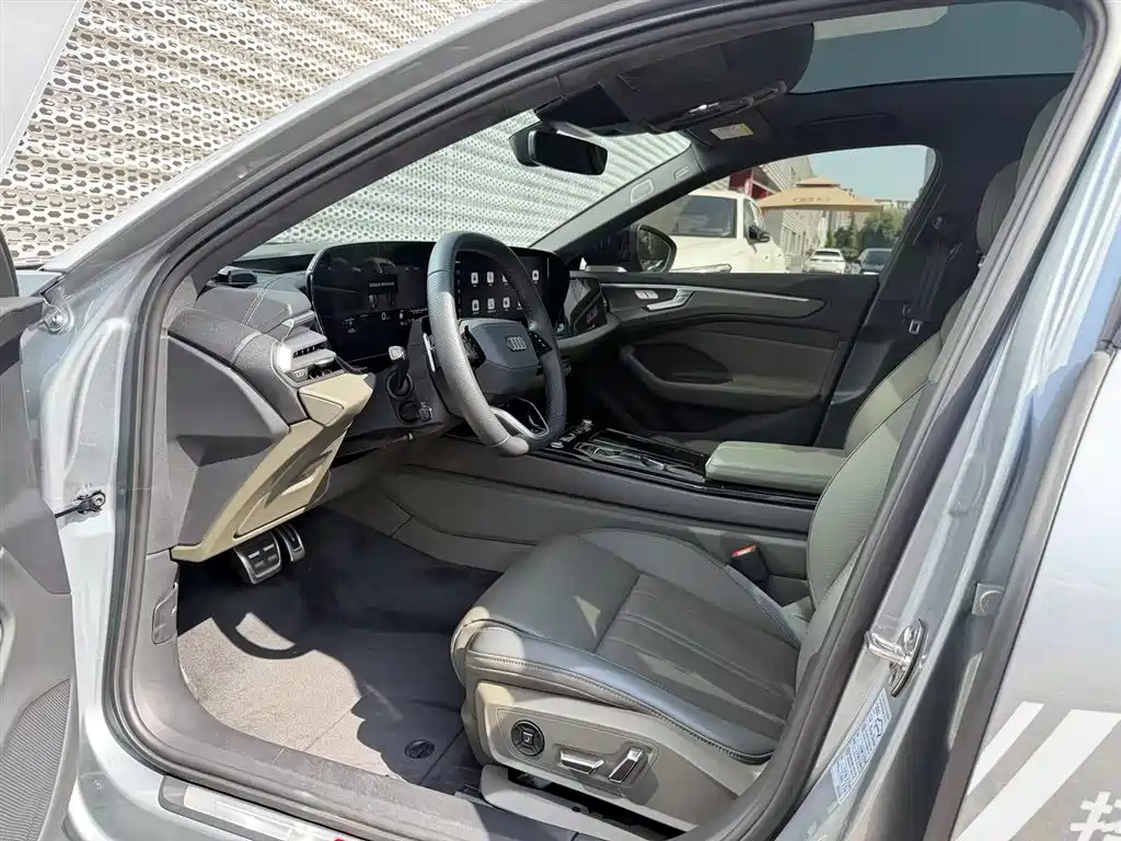 Photo 8 - Audi A6L