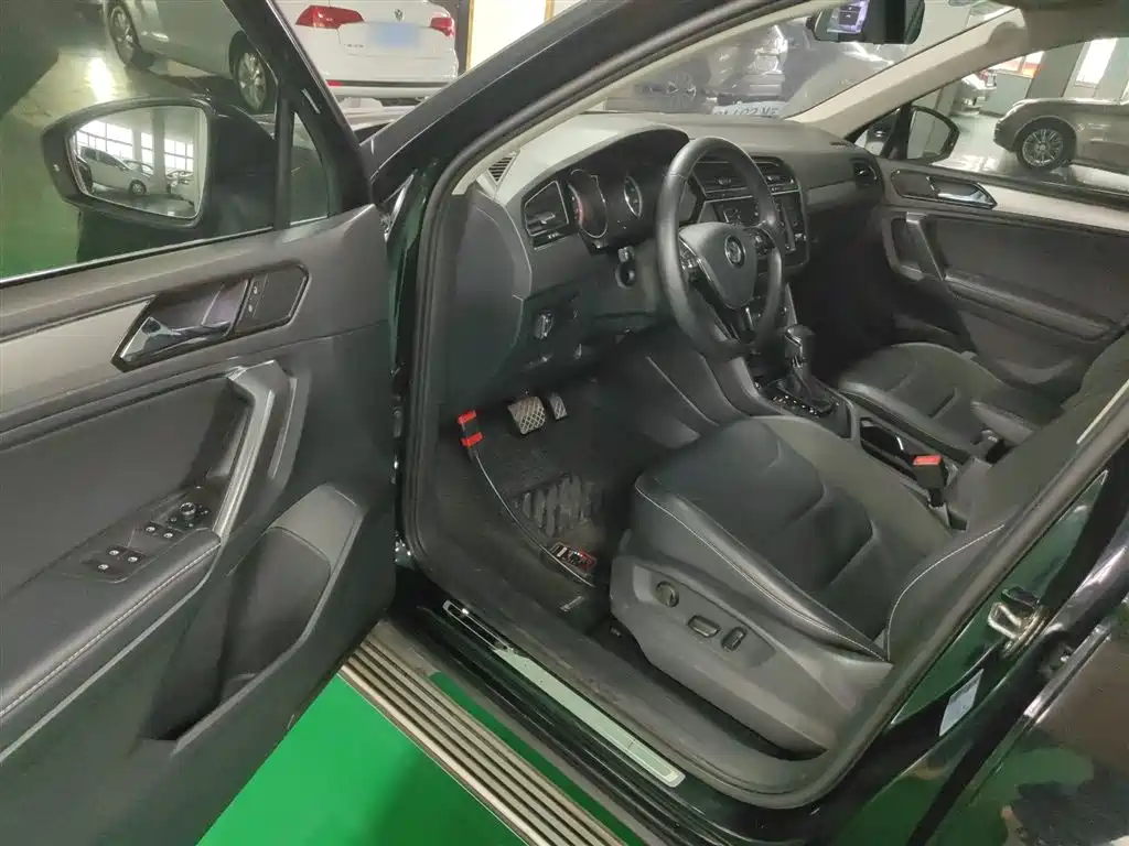Volkswagen Tiguan L 2018 330TSI Automatic 2WD Luxury Edition фото 12