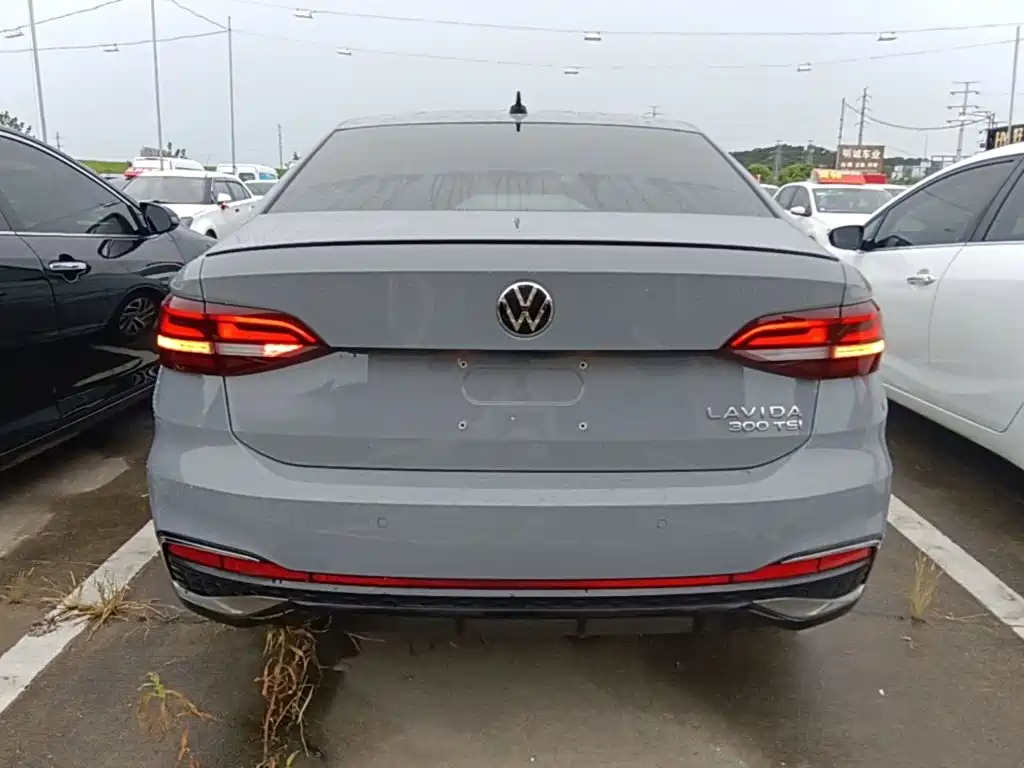 صورة 6 - Volkswagen Lavida