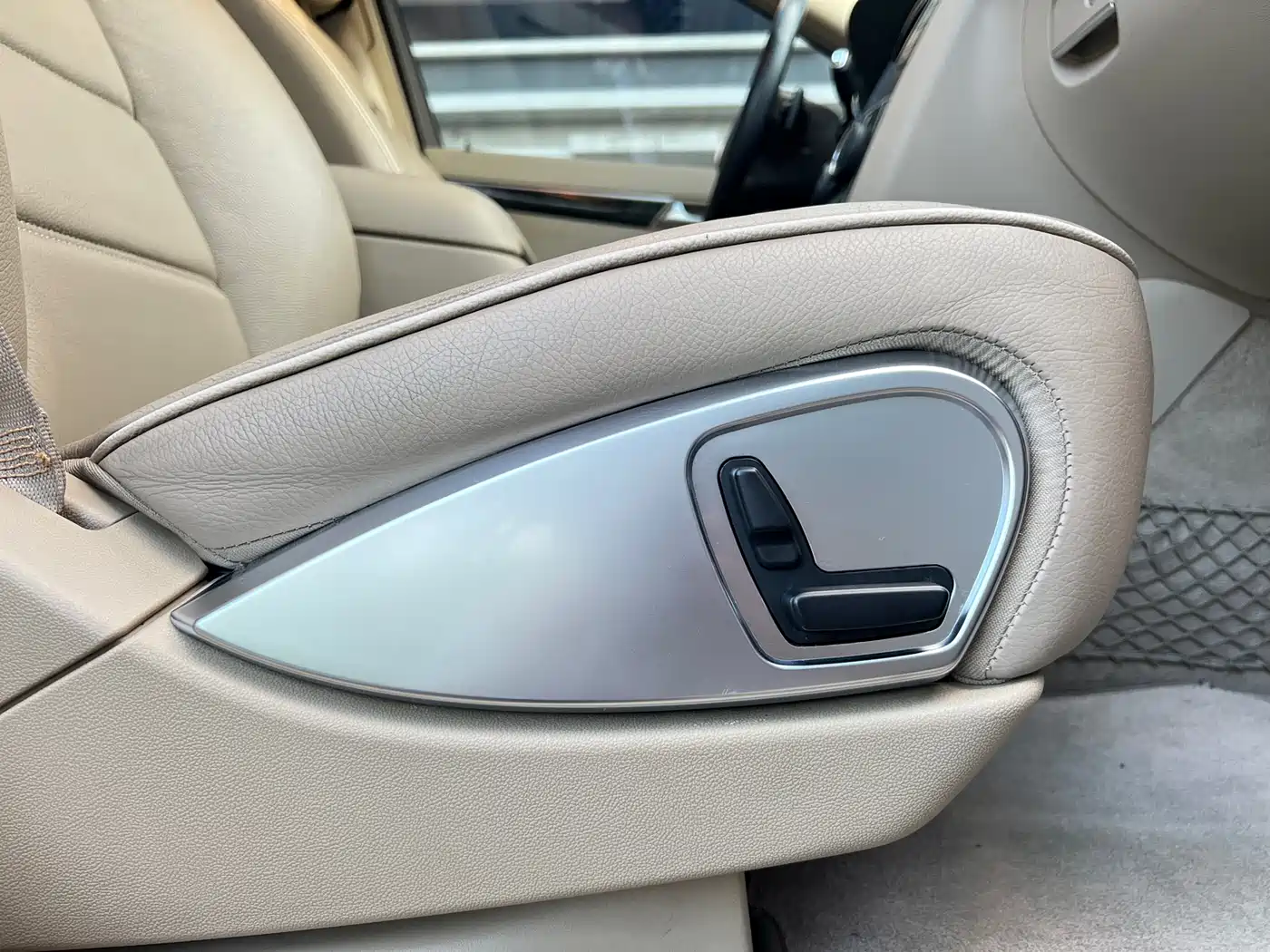Mercedes-Benz R-Class 2017 R 320 4MATIC Business Collector's Edition фото 37