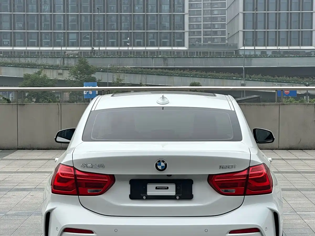 BMW 1 Series 2019 120i Leading M Sport Package фото 6