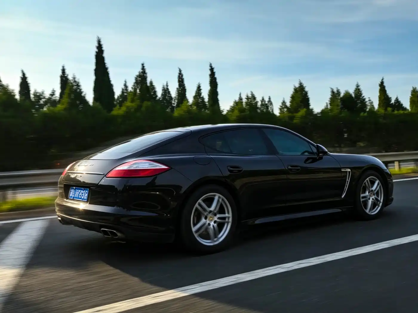 Фото 3 - Porsche Panamera