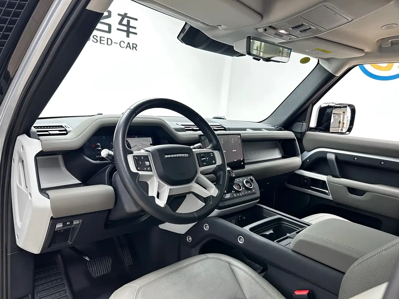 Land Rover Defender 2022 Model 90 3.0T P400 XS фото 8