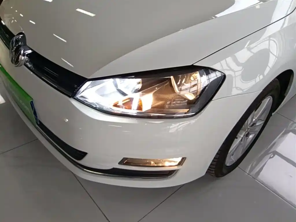 Volkswagen Golf 2016 230TSI Automatic Comfort фото 24