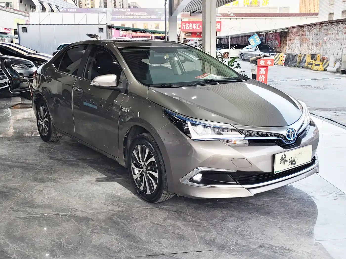 Toyota Corolla Twin Engine E+ 2020 1.8L E-CVT Comfort Edition фото 3