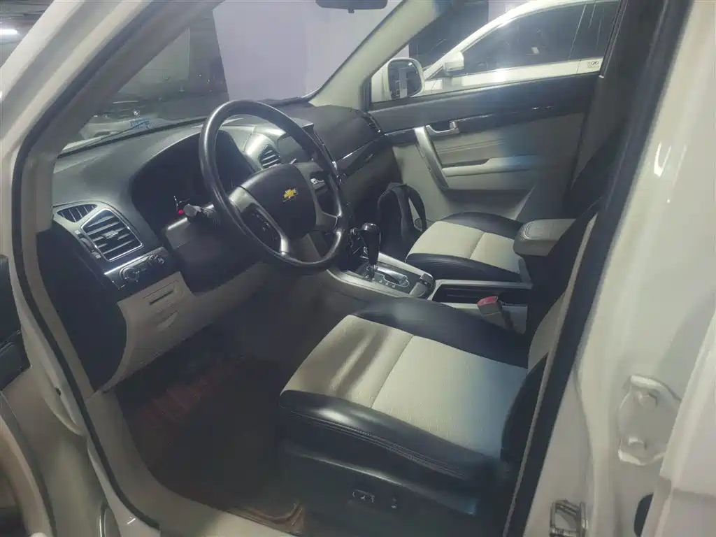 Chevrolet Captiva 2015 2.4L 2WD Urban Edition 5-seater фото 15