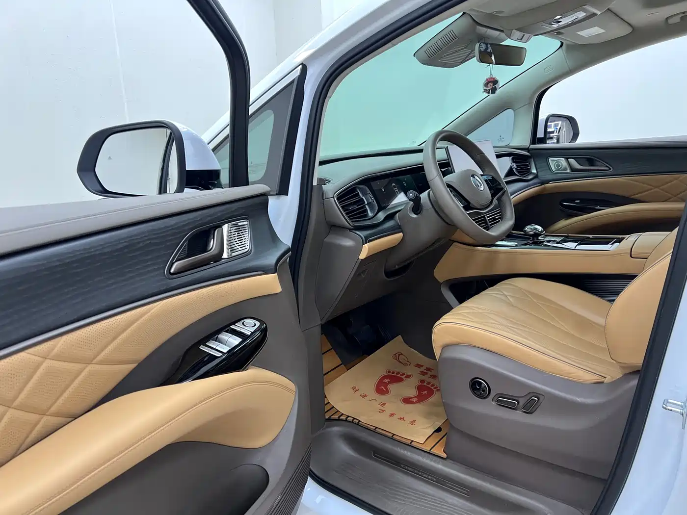 Denza D9 2022 DM-i 970 AWD Flagship фото 13