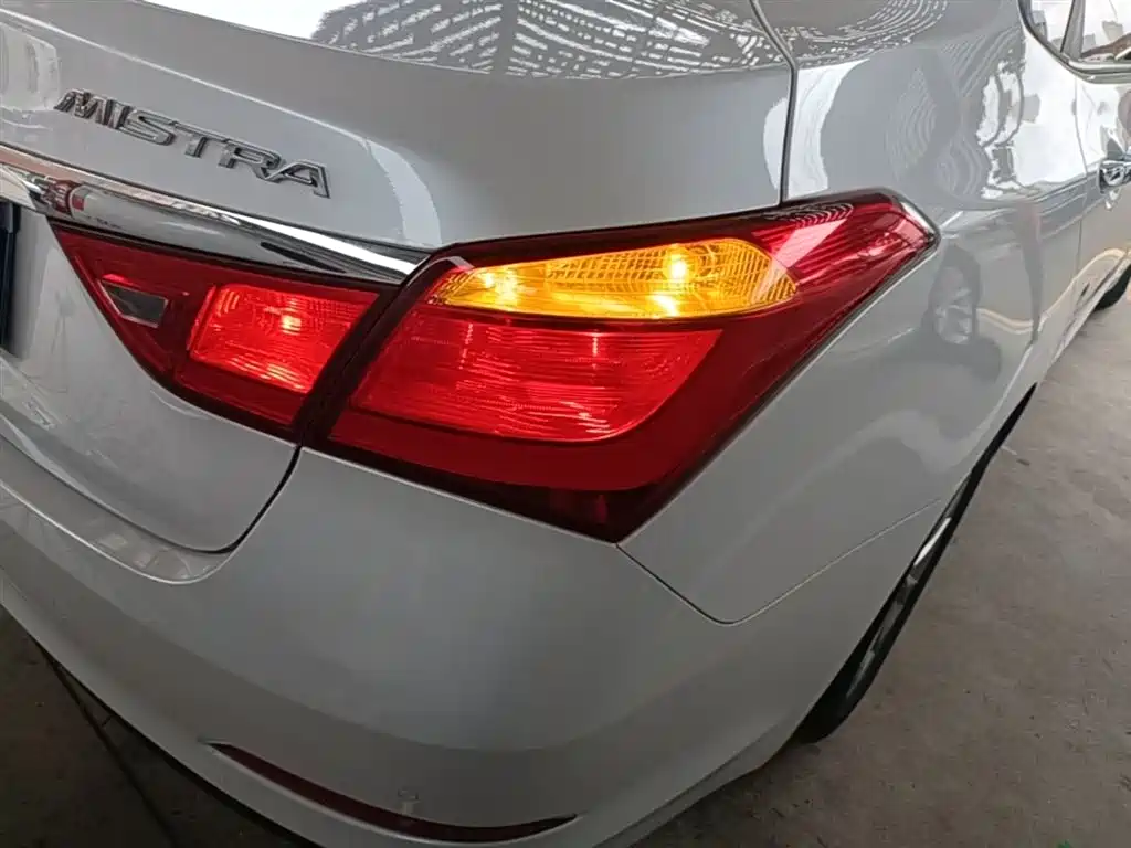 Hyundai Mistra 2014 1.8L Auto Smart GLS фото 8