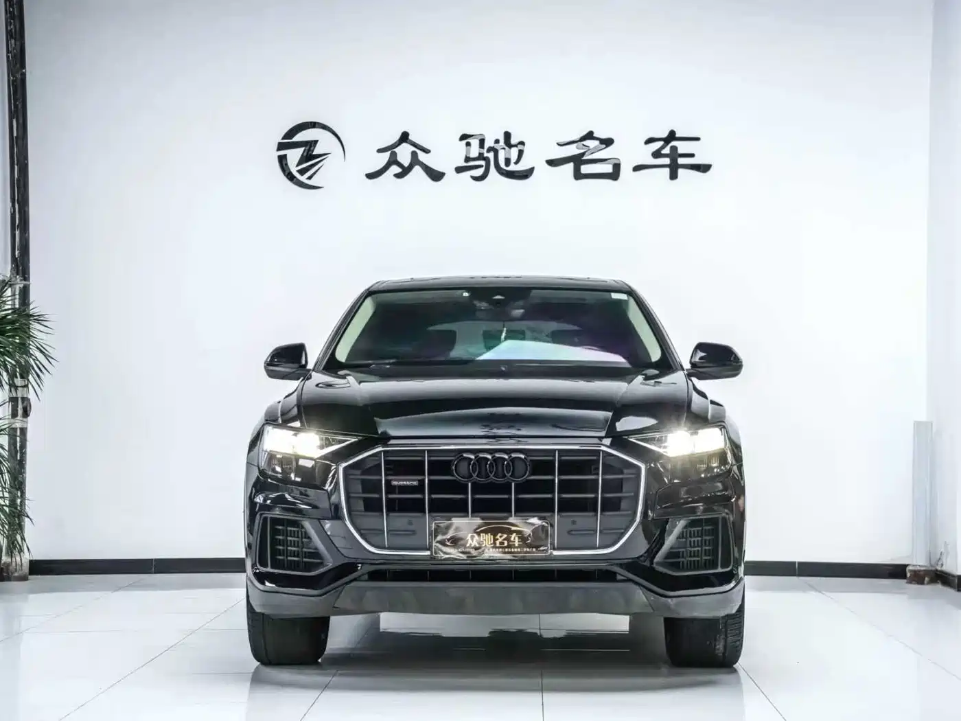 Audi Q8 2023 2021 Model 55 TFSI Luxury Dynamic