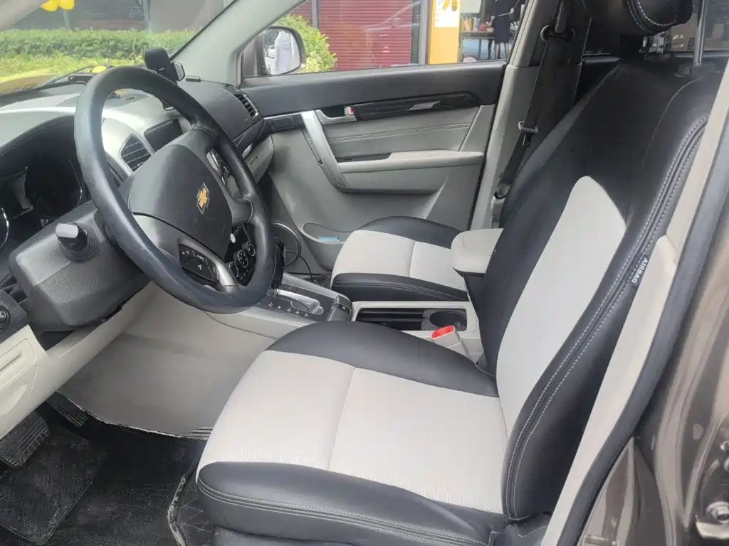 Photo 11 - Chevrolet Captiva