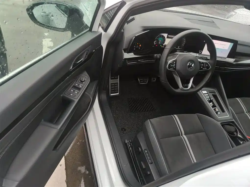 Volkswagen Golf 2023 280TSI DSG R-Line Lite фото 12