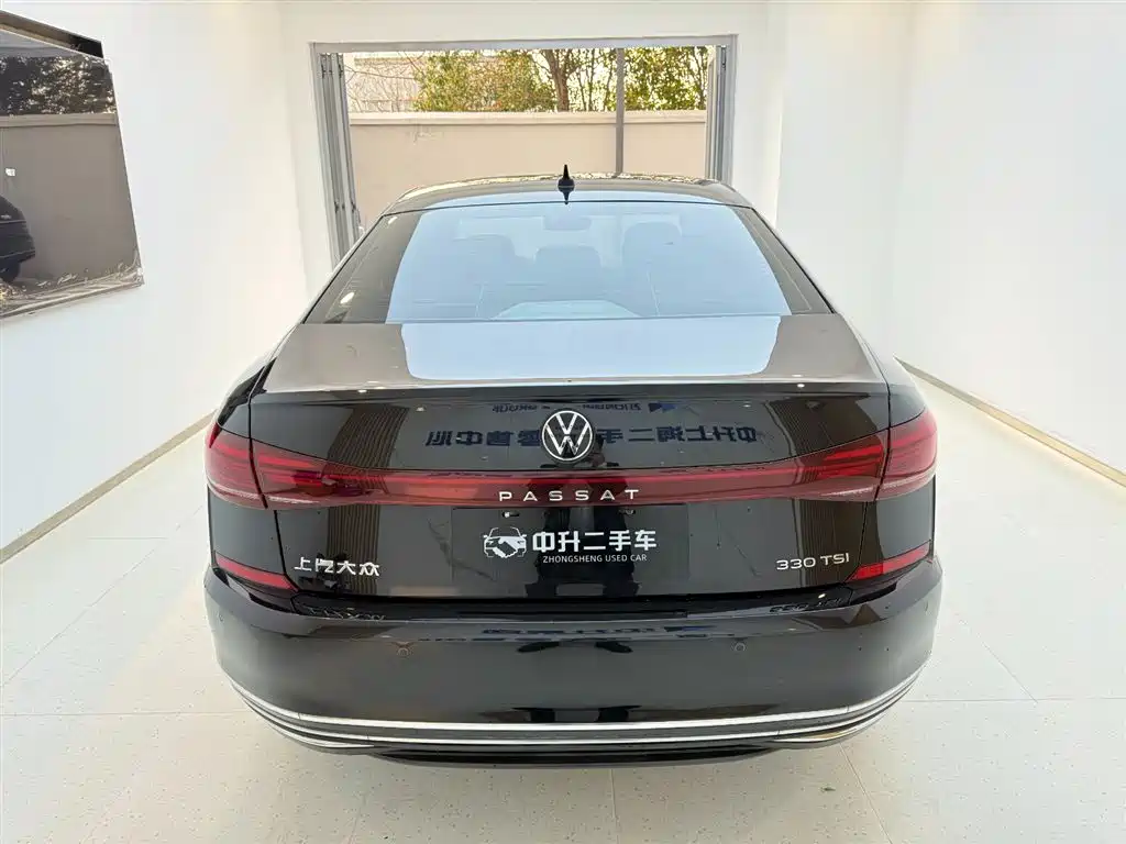 Volkswagen Passat 2022 330TSI Starlight Luxury Edition фото 10