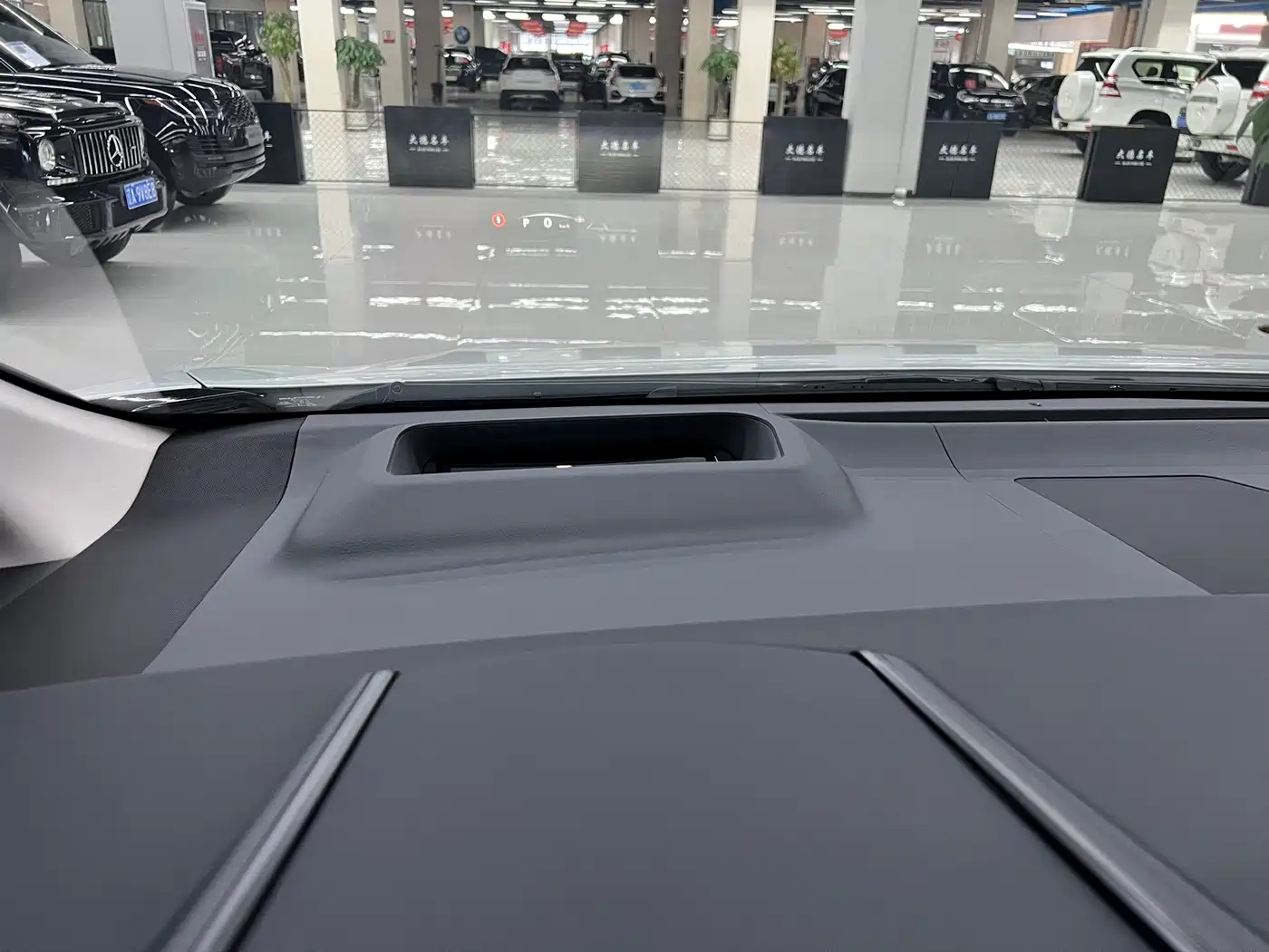 Lexus LM 2025 Model 500h Six-Seater Prestige Edition фото 26