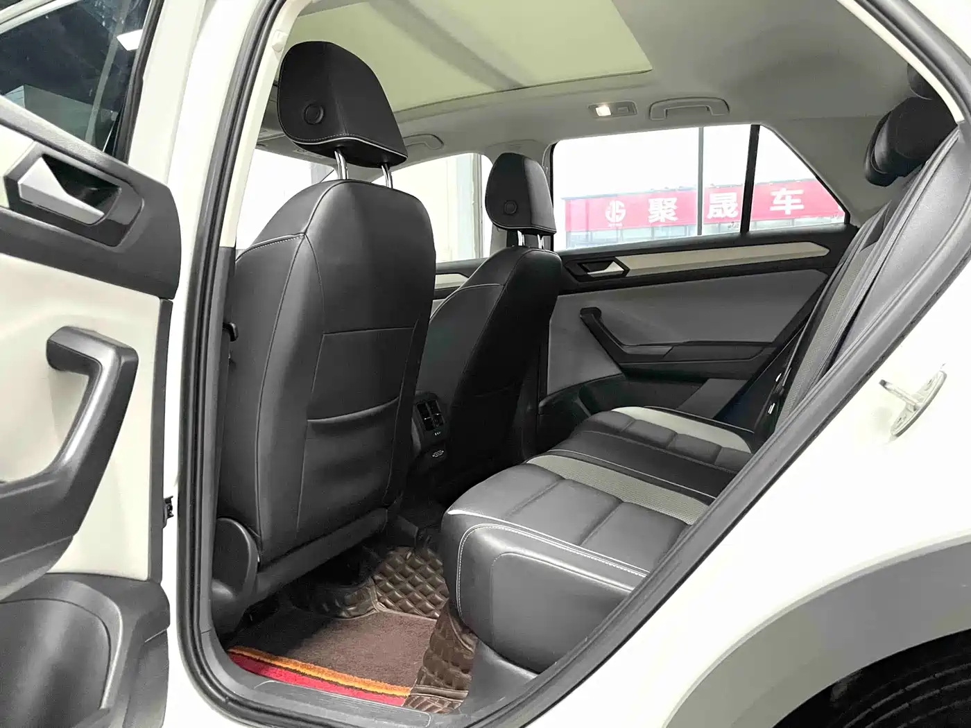 VOLKSWAGEN T ROC EXPLORING SONGS