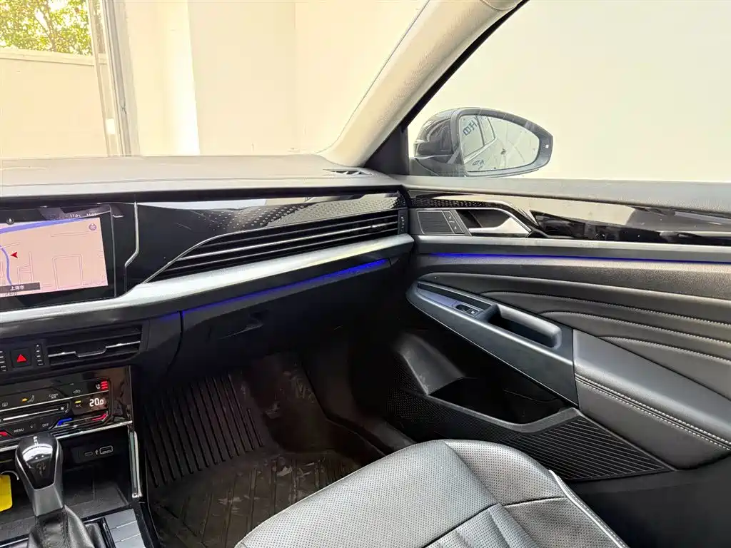 Volkswagen Passat 2022 330TSI Starlight Luxury Edition фото 22