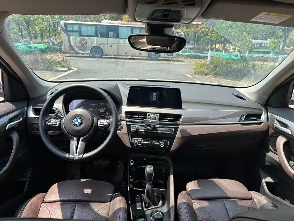 BMW X1 2018 sDrive18Li Premium Model фото 6