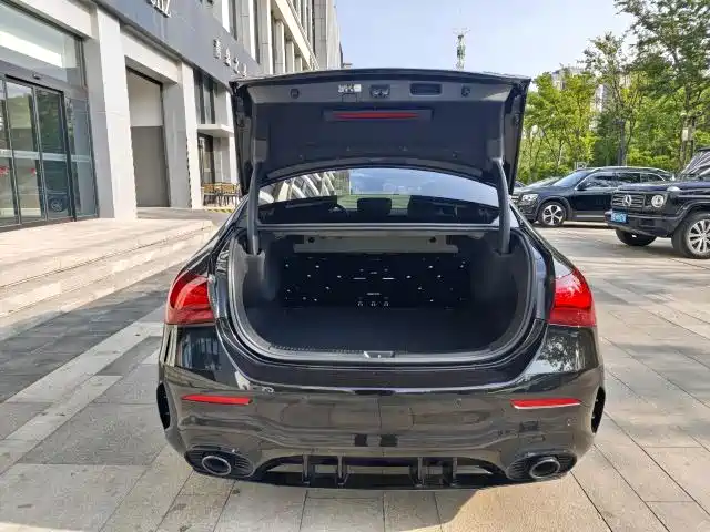 Mercedes-Benz A-Class AMG 2025 AMG A 35 L 4MATIC фото 9