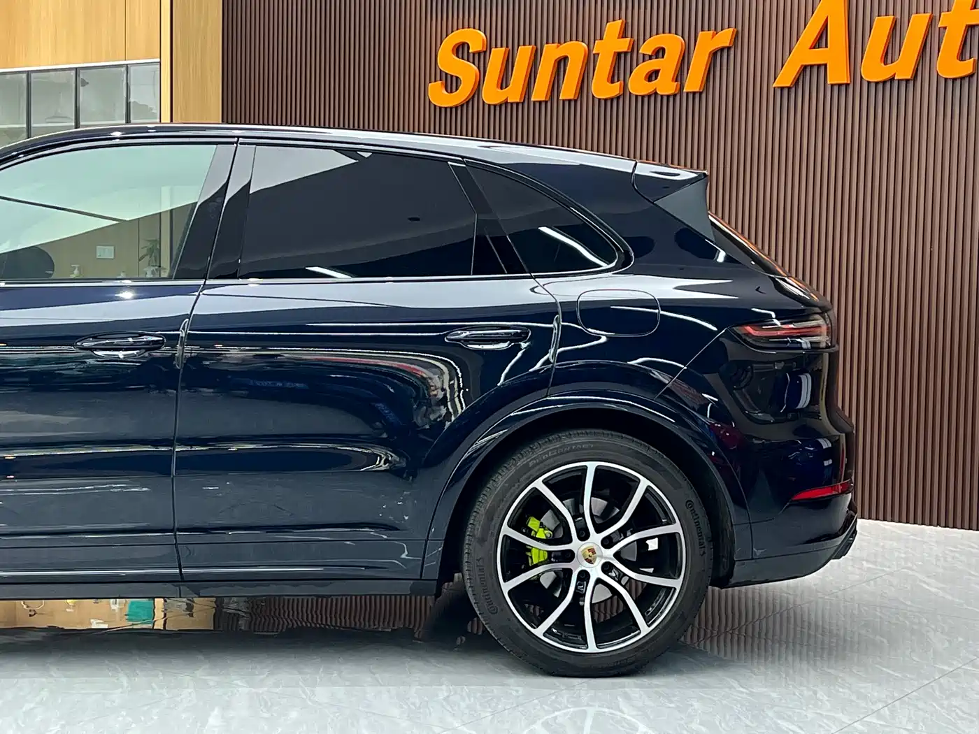 Porsche Cayenne New Energy 2023 Cayenne E-Hybrid 2.0T Platinum Edition фото 12