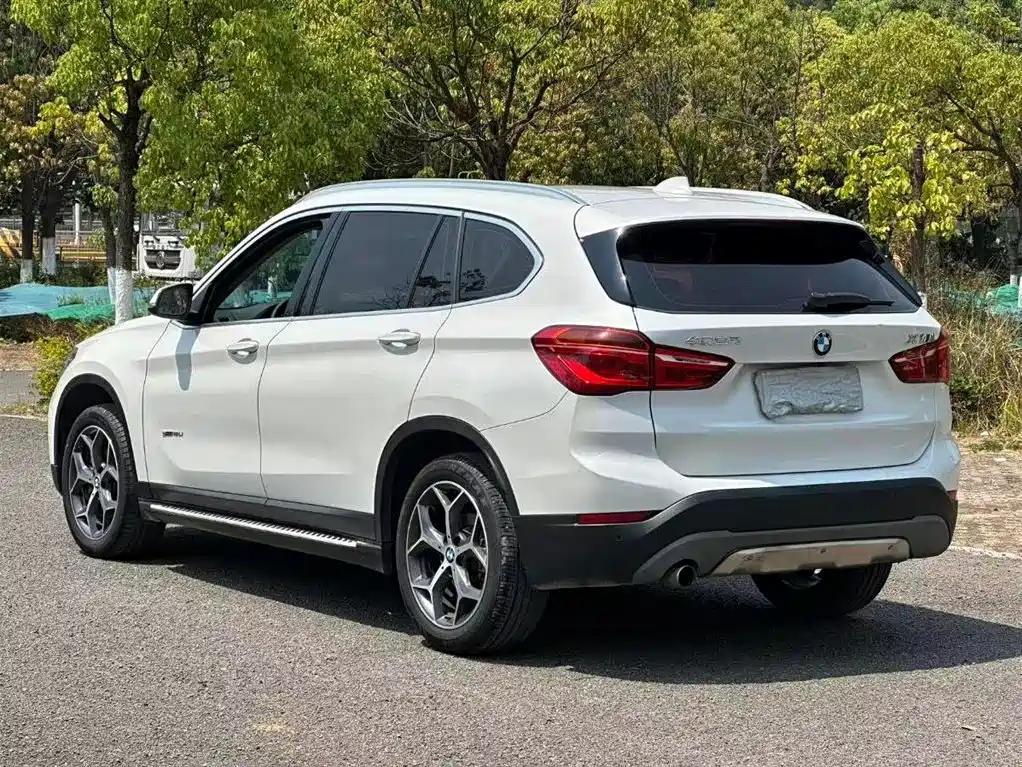 BMW X1 2018 sDrive18Li Premium Model фото 9