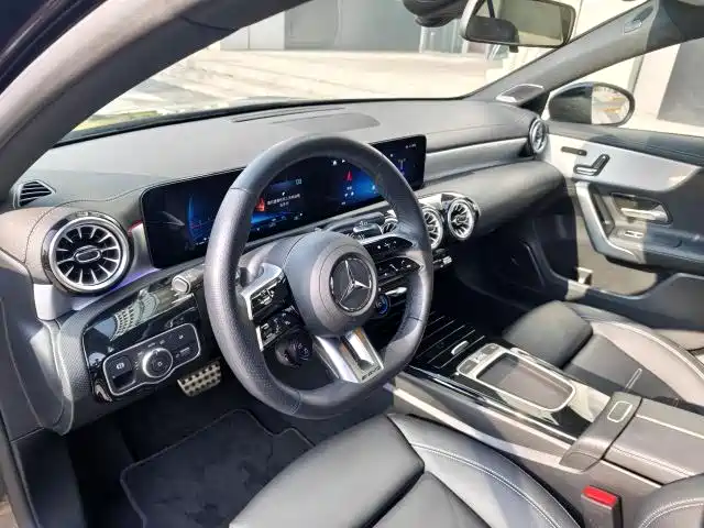 Mercedes-Benz A-Class AMG 2025 AMG A 35 L 4MATIC фото 16