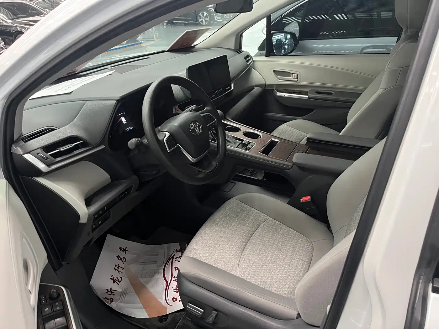 Toyota Sienna 2024 2.5L Hybrid Comfort Edition фото 4