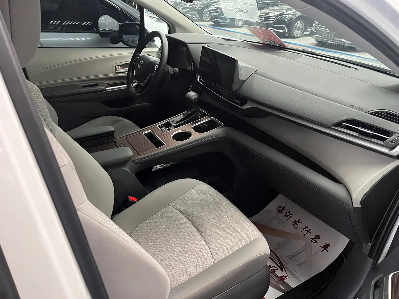 Toyota Sienna 2024 2.5L Hybrid Comfort Edition фото 7