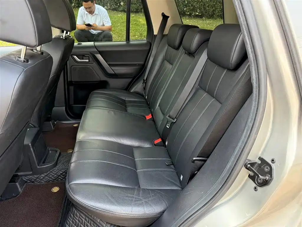 Land Rover Freelander 2 2014 2.2T SD4 SE Diesel Edition фото 10
