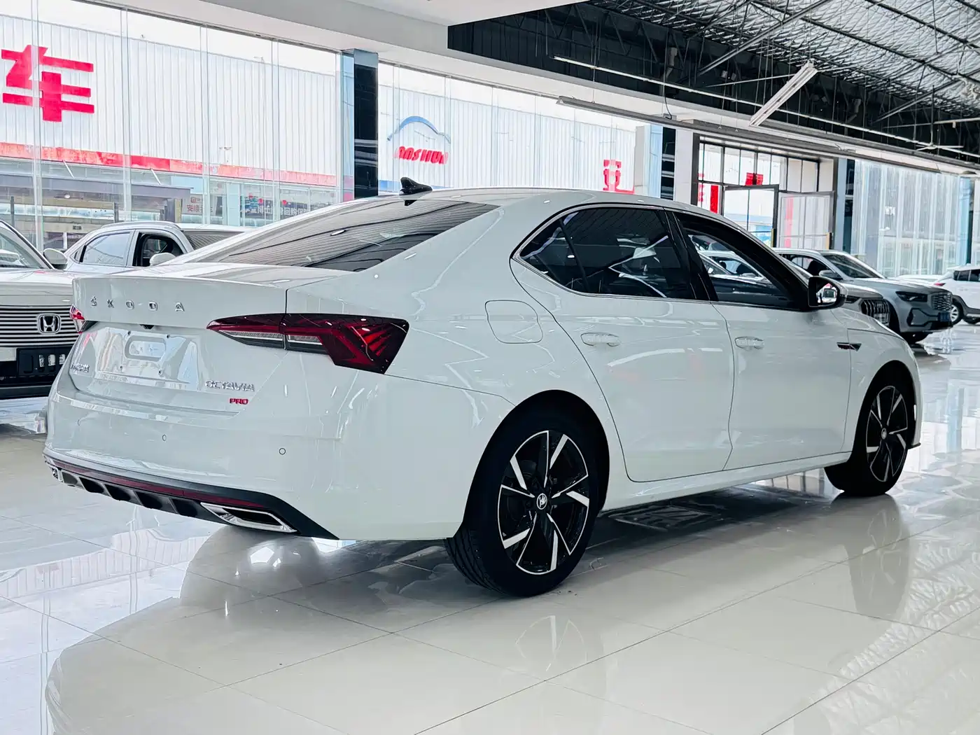 Škoda Octavia 2023 Facelift PRO TSI280 Premium Edition фото 14