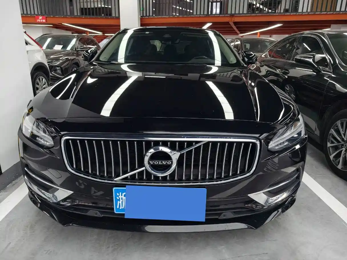 Volvo S90 2020 T5 Momentum Luxury Edition фото 2