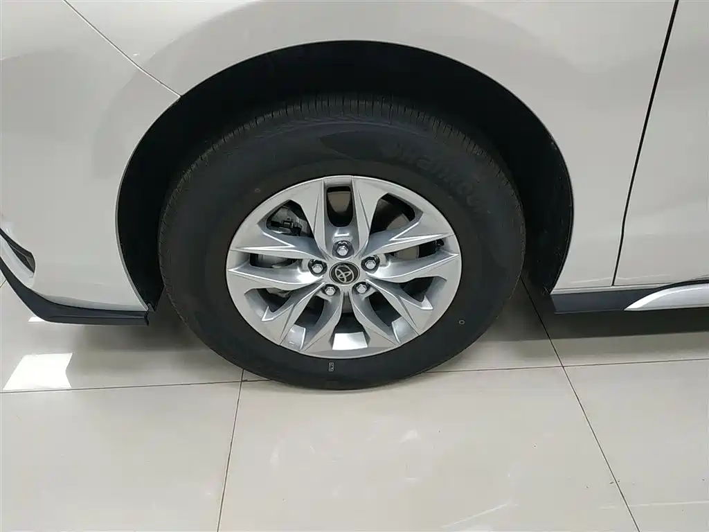 Toyota Granvia 2024 2.5L Hybrid Comfort фото 23