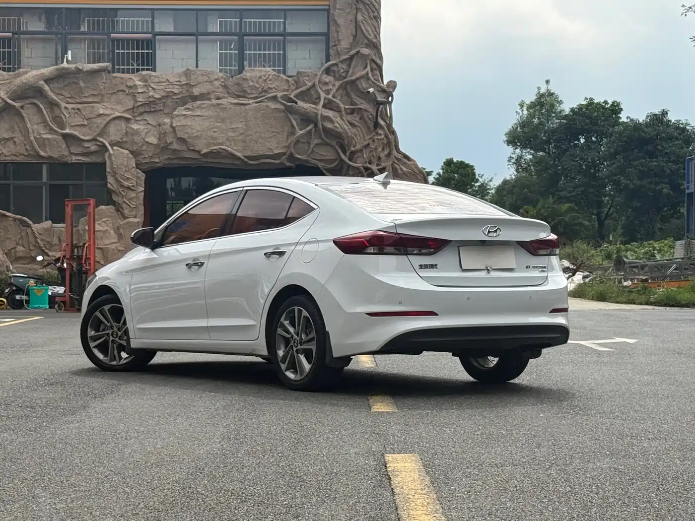 Hyundai Elantra 2016 1.6L Auto Smart·Luxury Edition фото 3