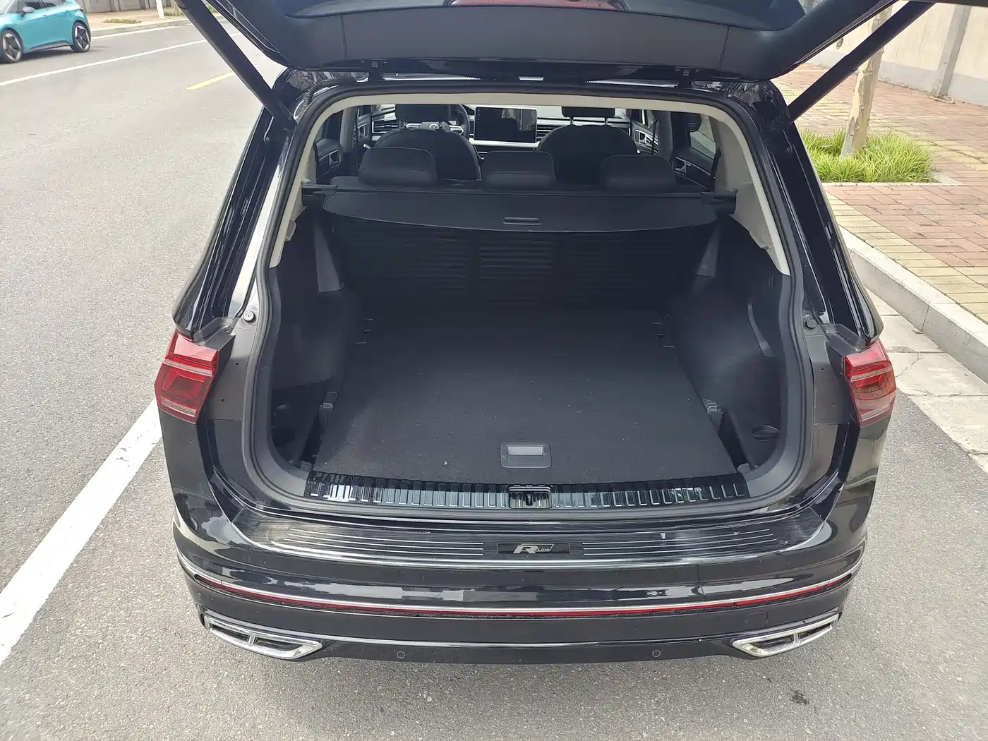 Volkswagen Tiguan L 2022 330TSI Auto 2WD R-Line Premium Edition фото 11
