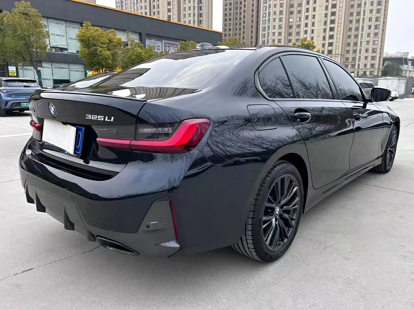 BMW 3 Series 2024 325Li M Sport Shadowline Package фото 9