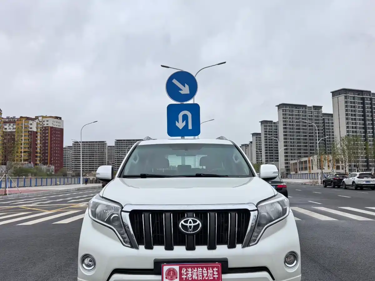 Toyota Prado (Import) 2010 2.7L Auto Luxury фото 2