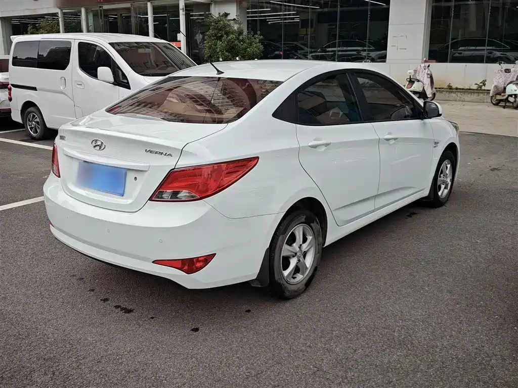 Hyundai Verna 2014 1.4L Automatic Smart GLS фото 8
