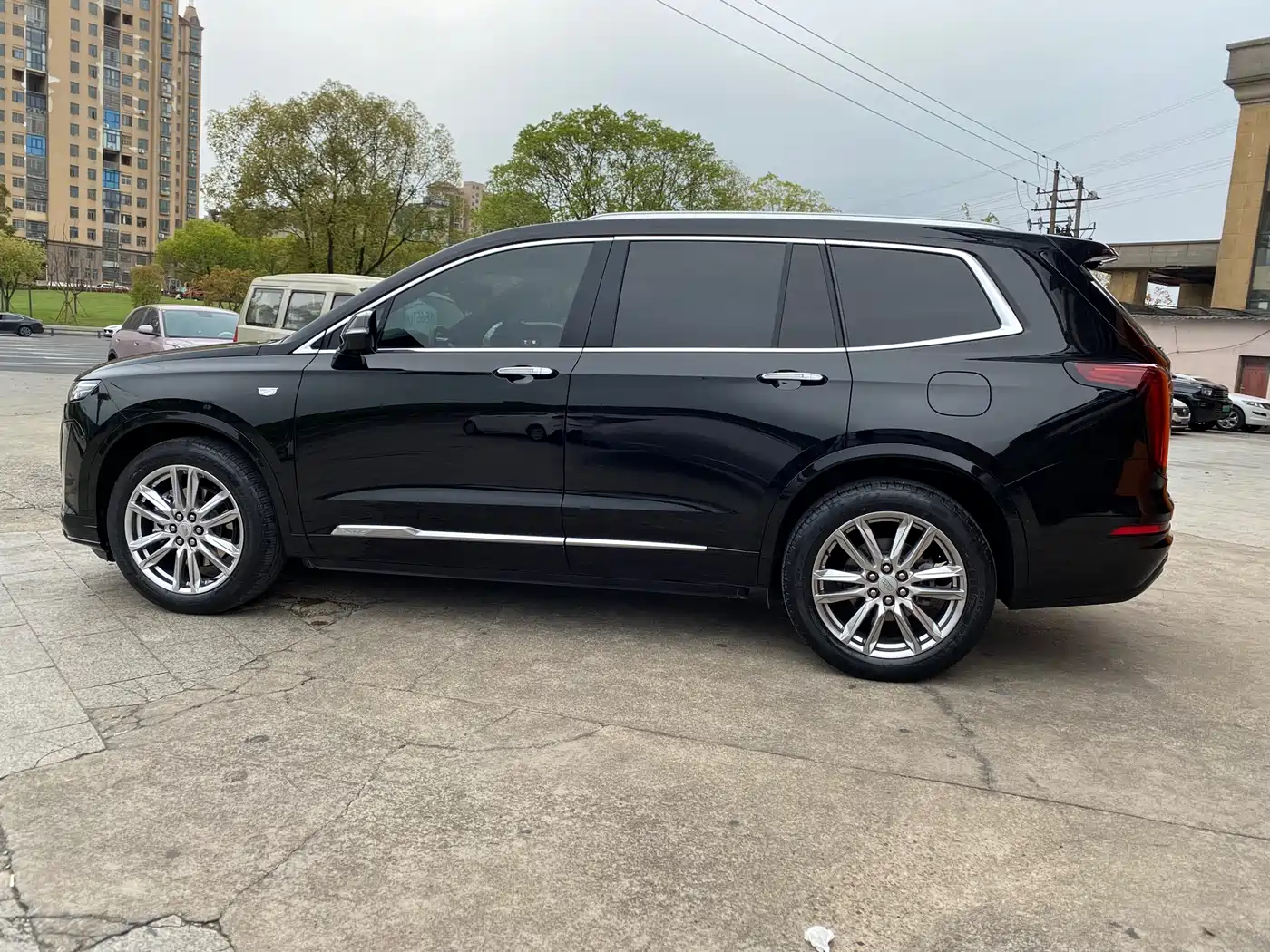 CADILLAC XT6