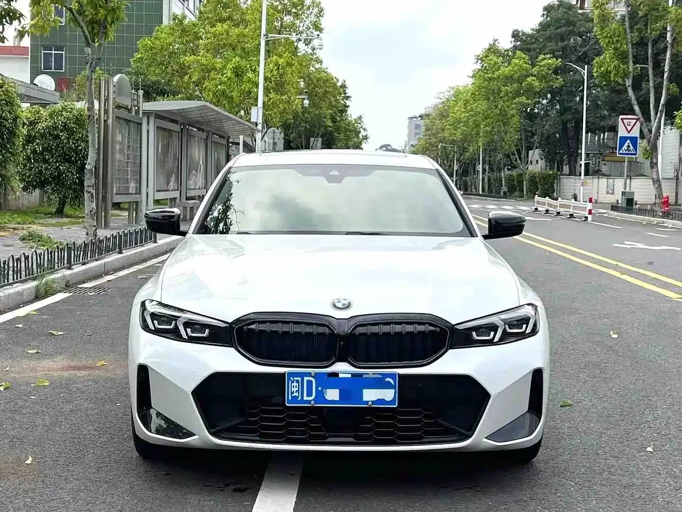 BMW 3 Series 2025 330Li M Sport Night Edition фото 2